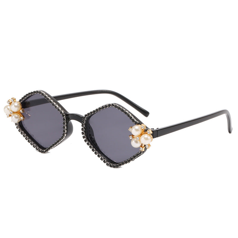 Women's extravagant sunglasses with glamorous pearl details Bowlift
