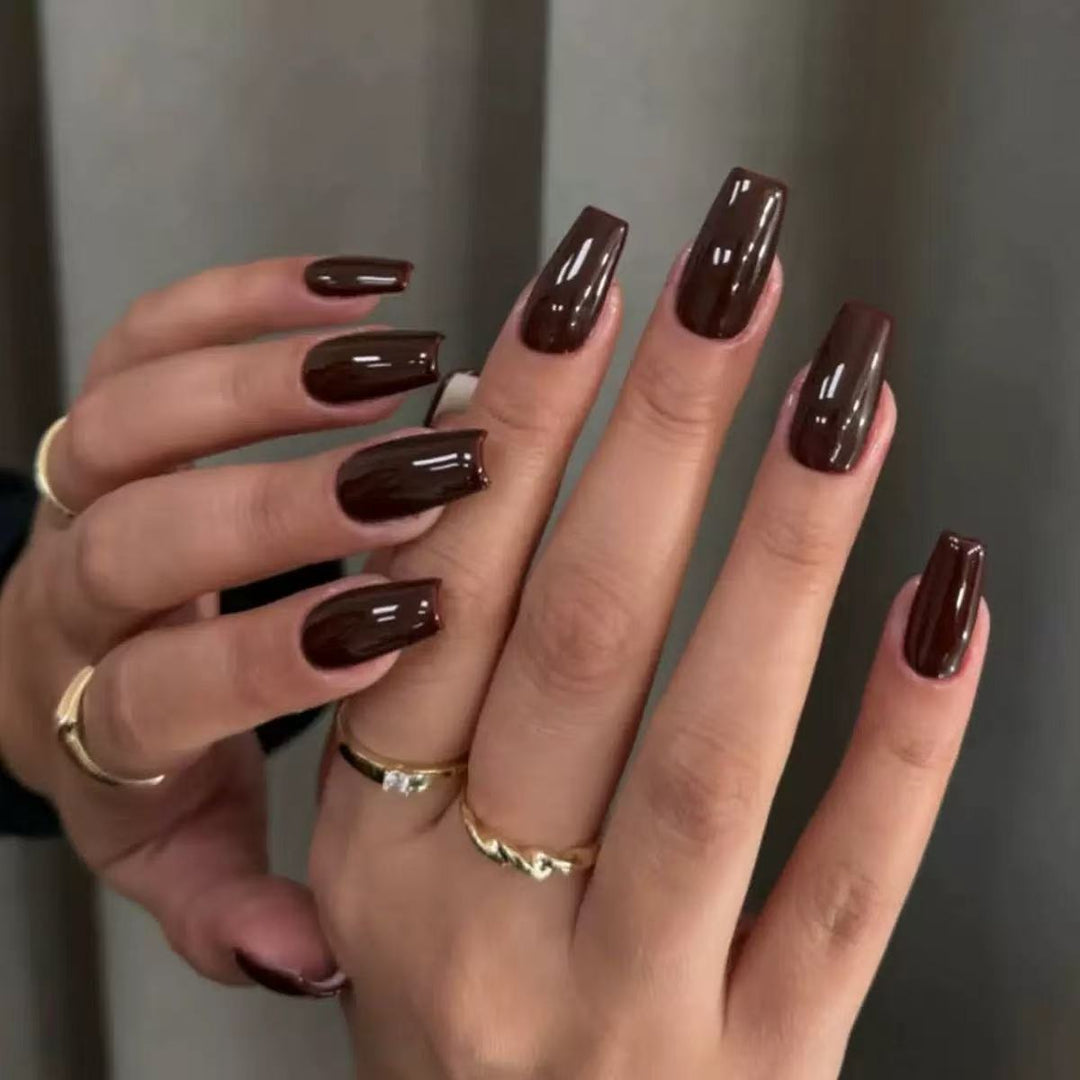 Artificial nail set with elegant high gloss and luxurious finish Bowlift