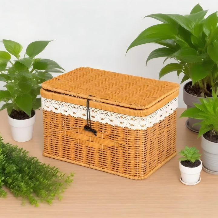 Women's braided basket with lid and lace top Bowlift