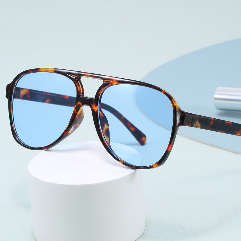 Women’s Oversized Sunglasses with Sporty Design Bowlift