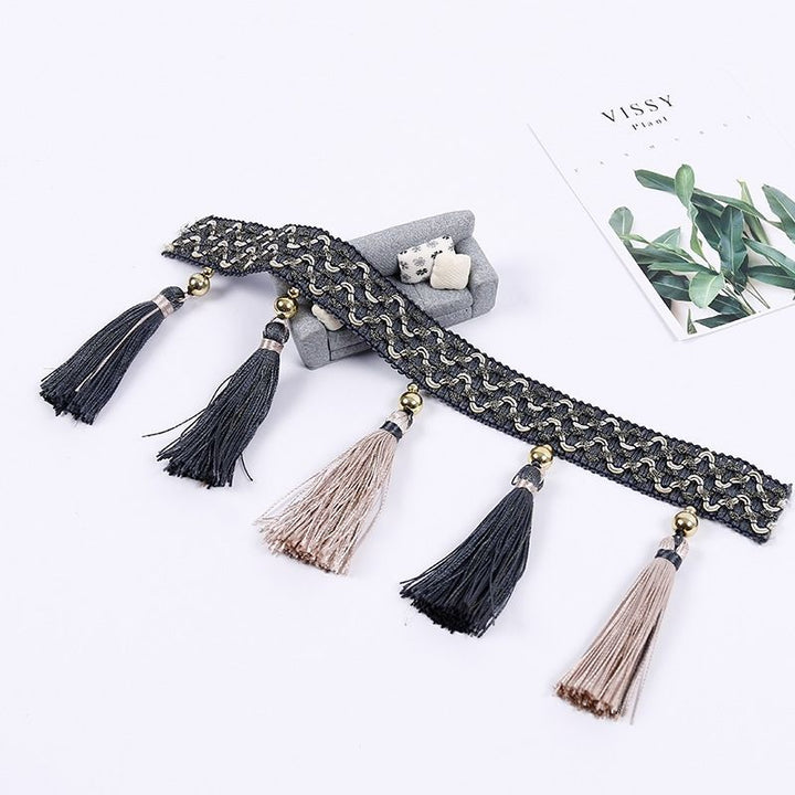 Decorative tassel trim Bowlift