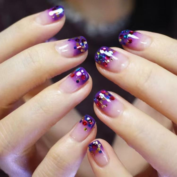 Artificial nails with glamorous glitter design Bowlift