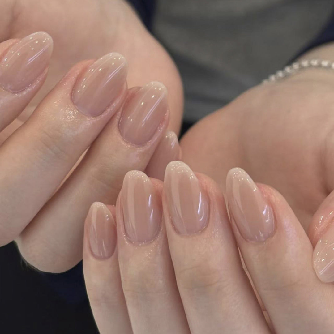Artificial nail art with playful dots and bows Bowlift