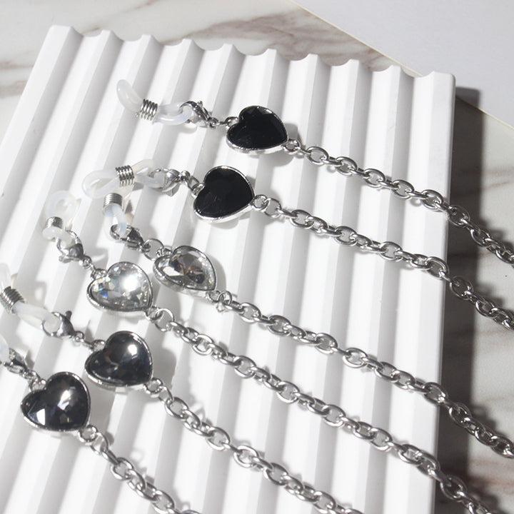 Fashionable glasses holder chain with heart pendants Bowlift