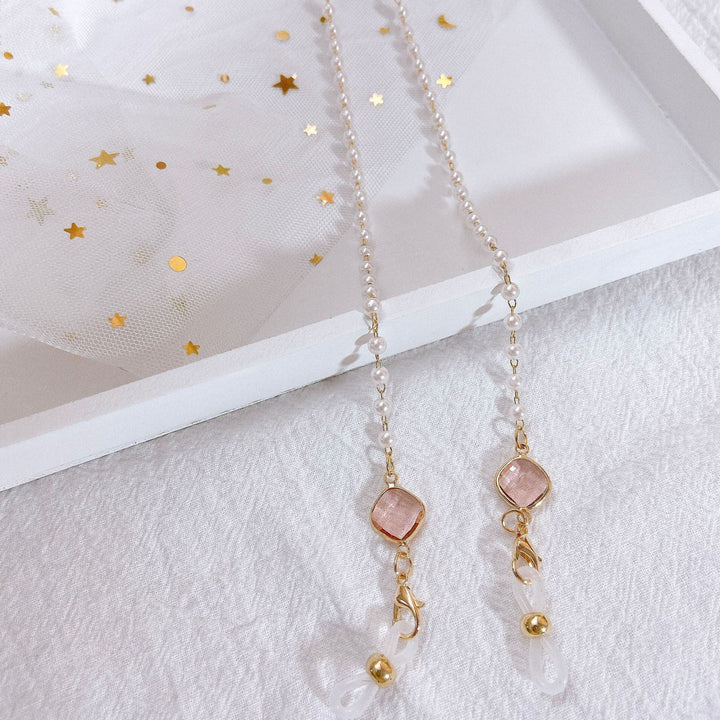 Elegant pearl necklace with golden accents Bowlift