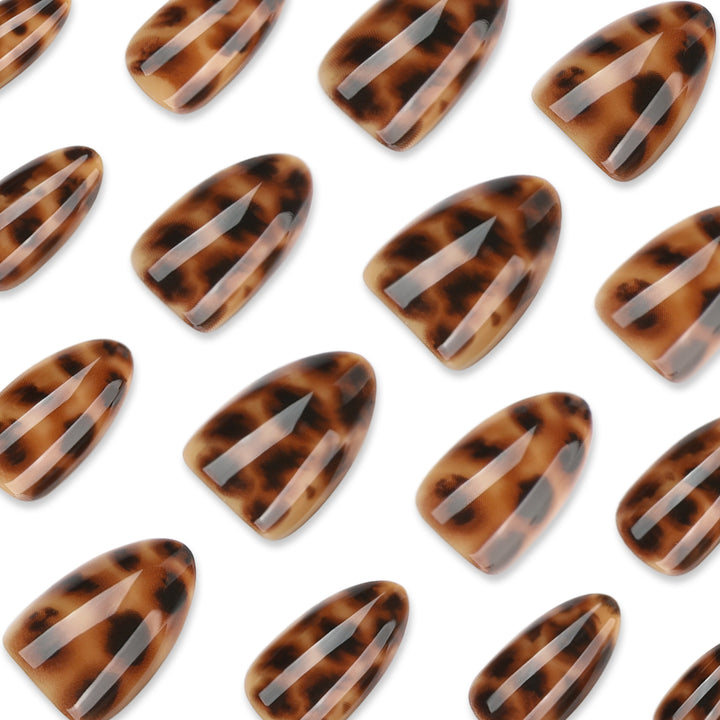 Artificial nail extensions in modern leopard pattern Bowlift