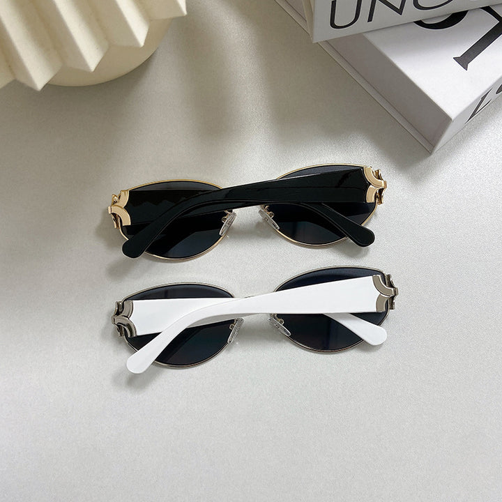 Fashionable Cat-Eye Sunglasses with Golden Frame Bowlift