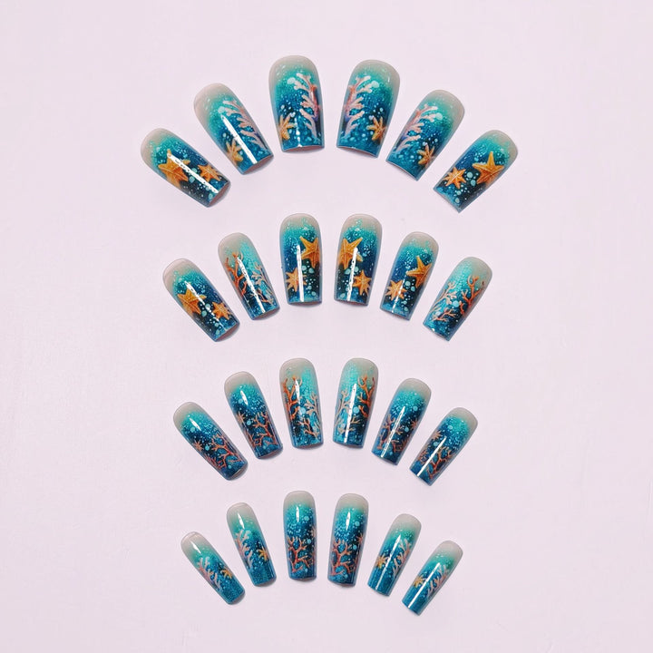 Glittering artificial nails with maritime star motif Bowlift