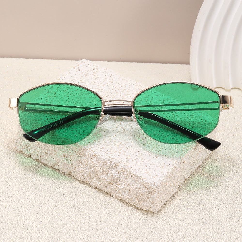 Fashionable glasses with elegant, oval shape Bowlift