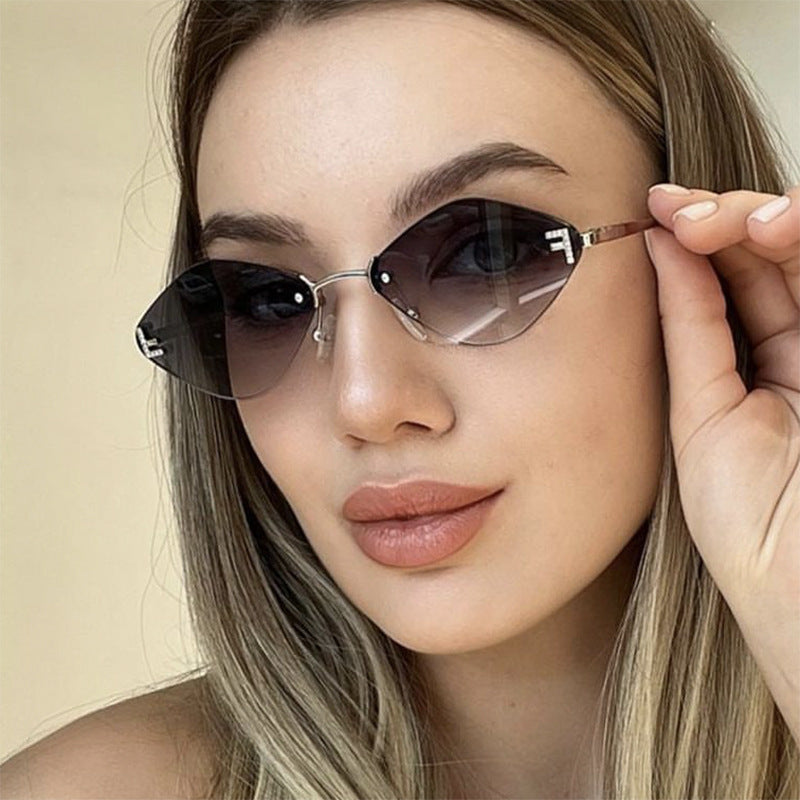 Women's geometric sunglasses in an extravagant design with gradient lenses Bowlift