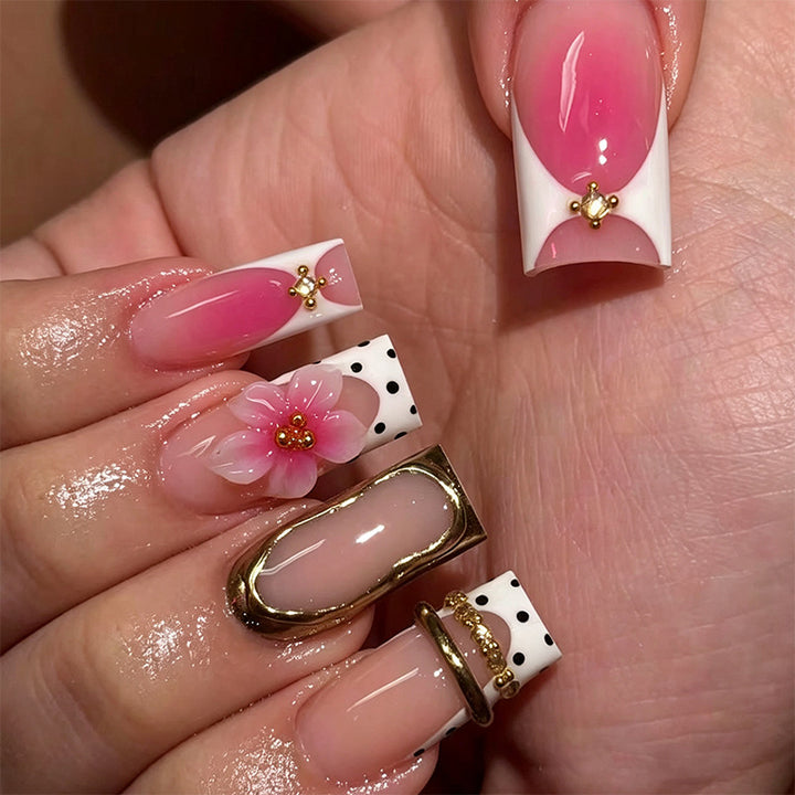Exclusive artificial nails with elegant animal design and glitter accents Bowlift