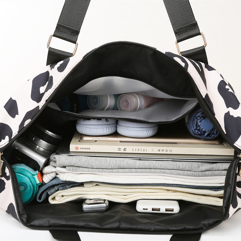 Sporty Tote Bag with Elegant Leopard Pattern Bowlift