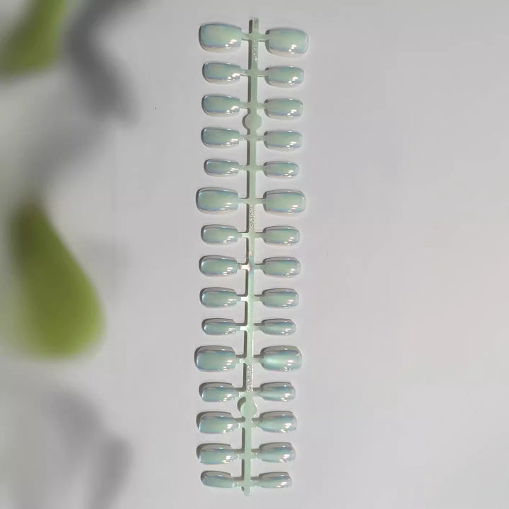 Iridescent Press-On Nail Set Bowlift