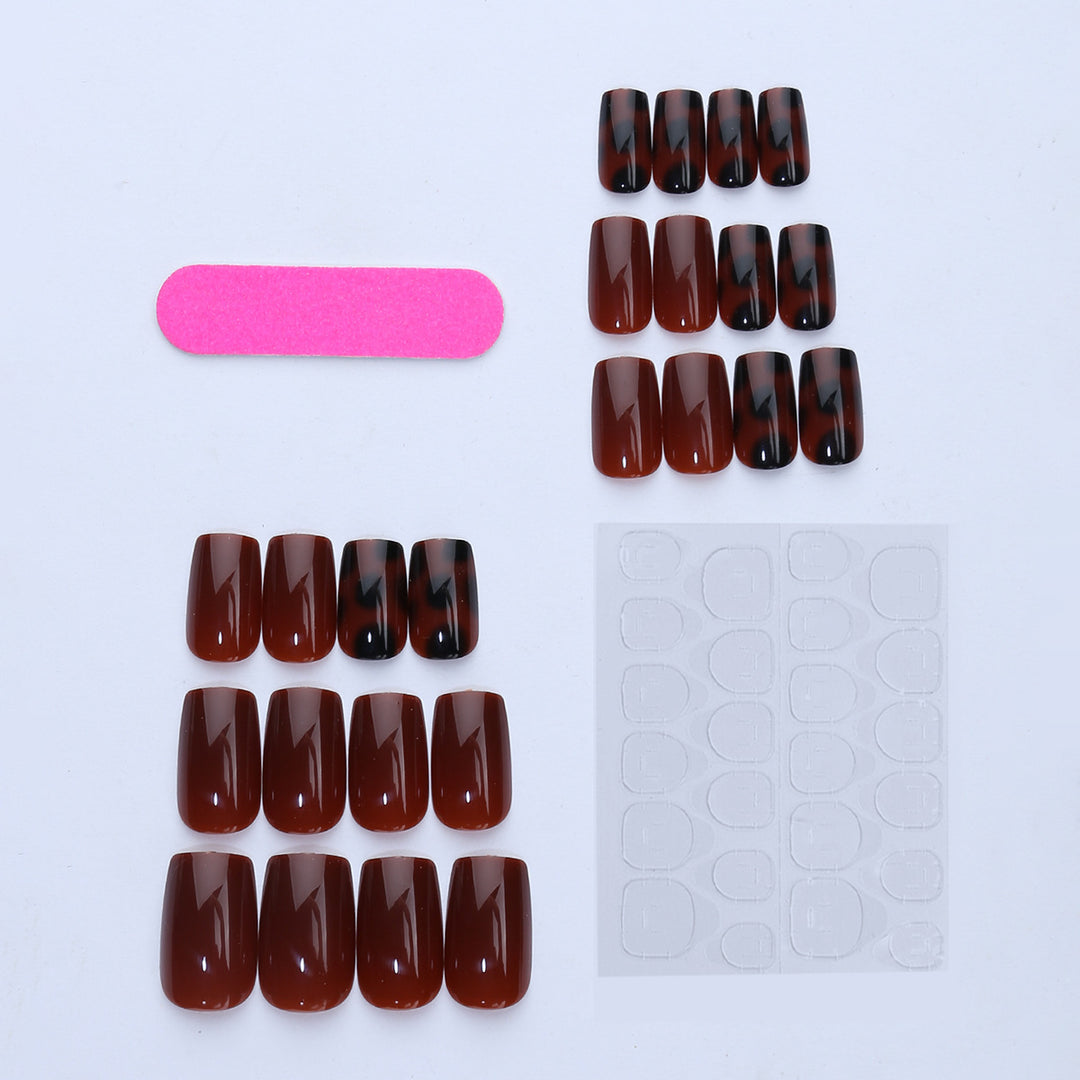 Nail art set with elegant leopard pattern Bowlift