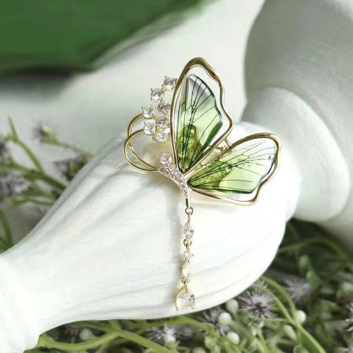 Exquisite butterfly brooch with glitter stones Bowlift
