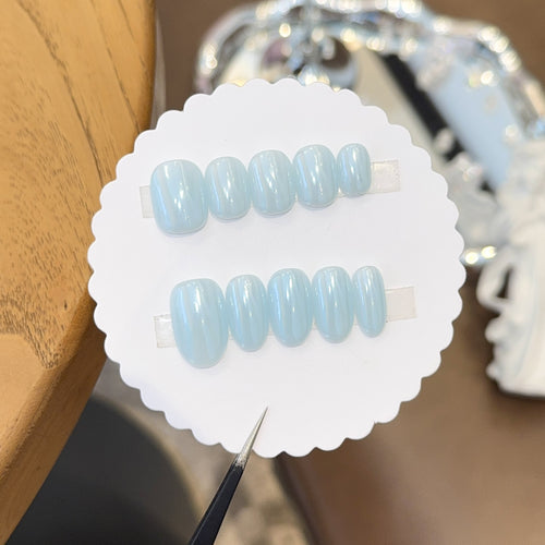Artificial nails with high-gloss finish Bowlift