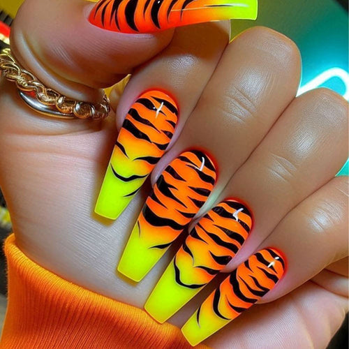 Fashionable Tiger Design Artificial Nails Bowlift