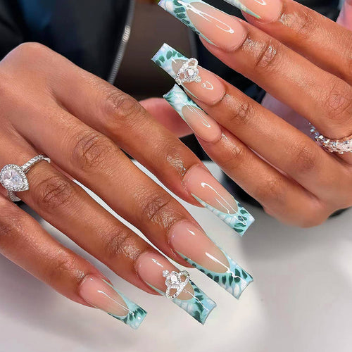 Exquisite artificial nails with jewelry details Bowlift