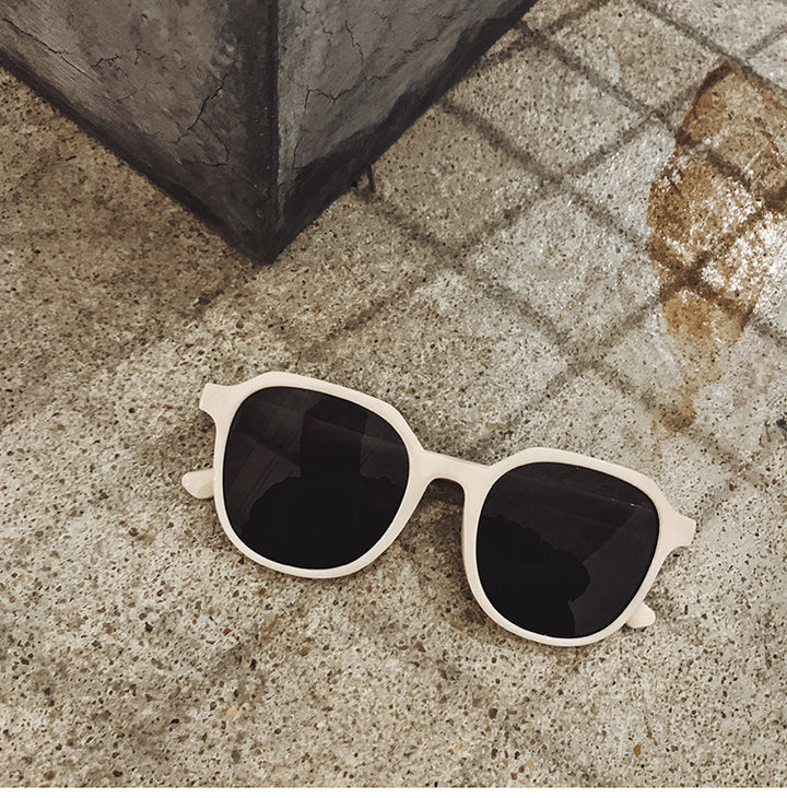 Fashionable sunglasses with square frame Bowlift