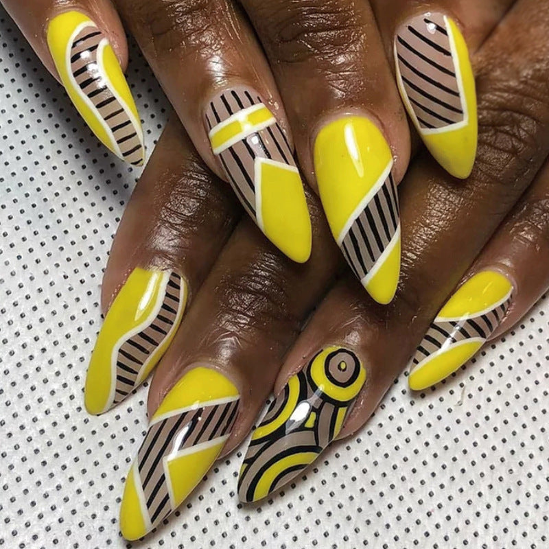 Artistic nails with geometric design Bowlift