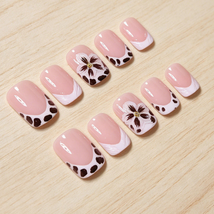 Elegant Floral Decorative Press-On Nails Bowlift
