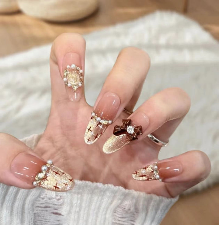 Artificial nails with glamorous decor Bowlift