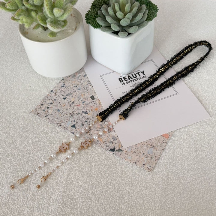 Decorative Pearl and Textured Eyewear Chain Bowlift
