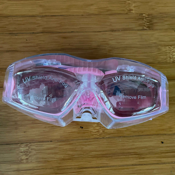 Swim mask with UV protection and anti-fog technology Bowlift