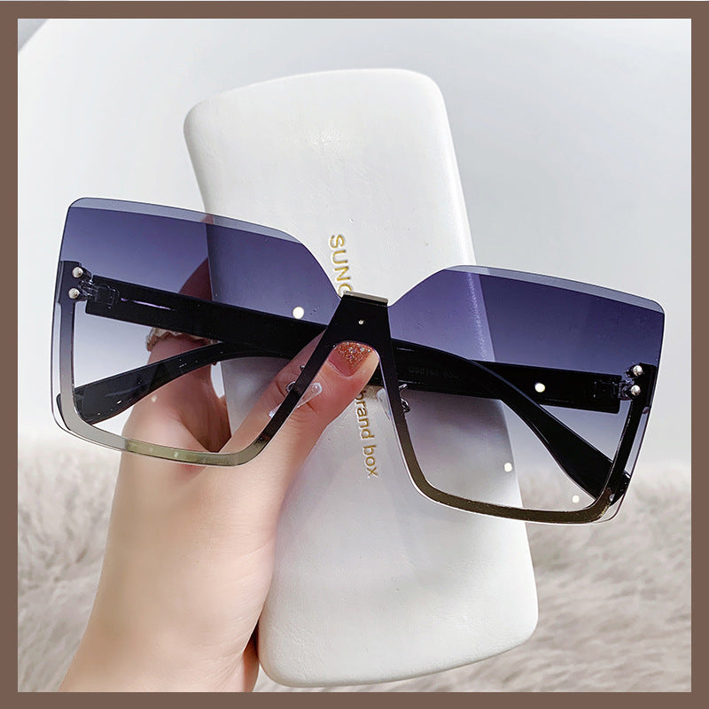 Ladies oversized sunglasses in modern design with UV protection Bowlift