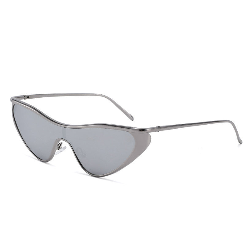 Ladies futuristic sunglasses in sleek design Bowlift