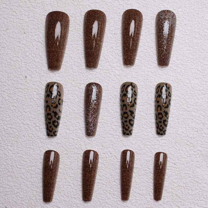 Trendy Press-On Nail Set Bowlift