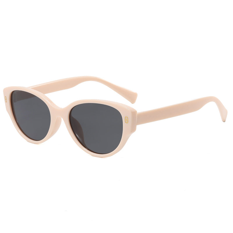 Ladies Cat-Eye Sunglasses with Modern Plastic Frame Bowlift