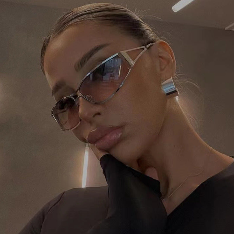 Women's sporty sunglasses in futuristic style Bowlift