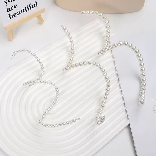 Elegant Pearl Necklace Bowlift