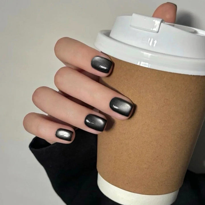 Artificial nails with holographic shine Bowlift
