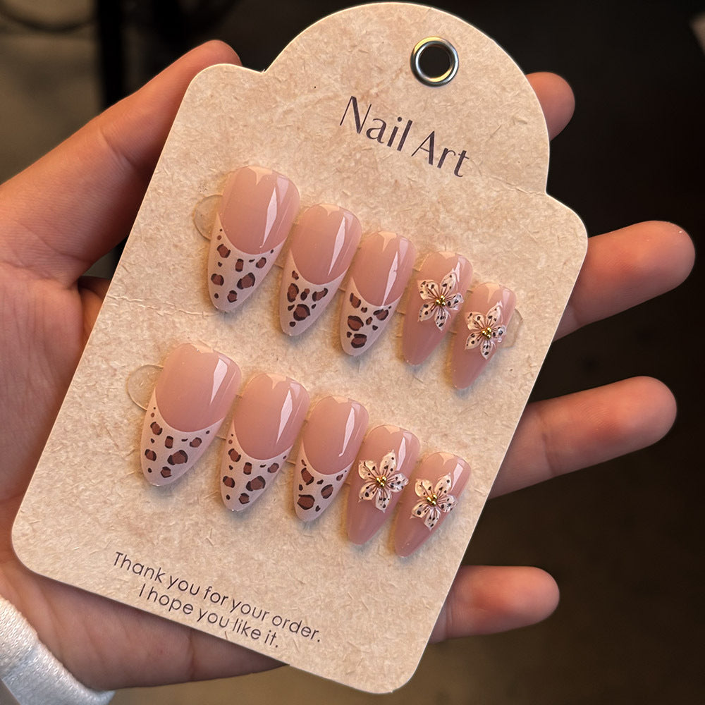 Artistic Floral-Embossed Press-On Nails Bowlift