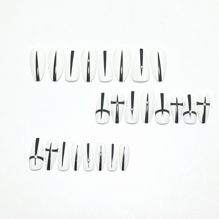 Artificial nails with elegant geometric design Bowlift