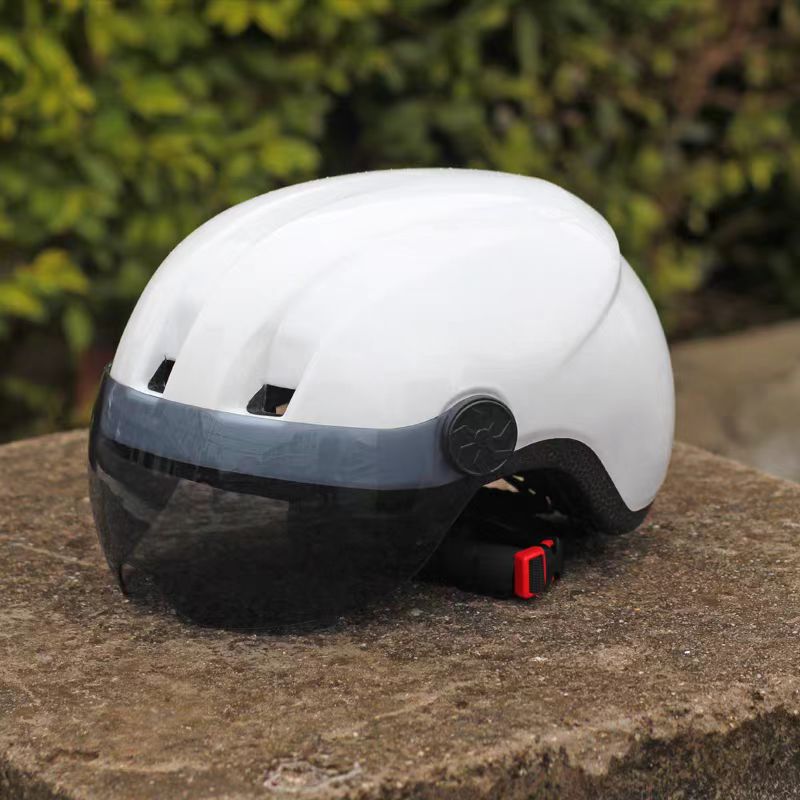 Protective Cycling Helmet Bowlift