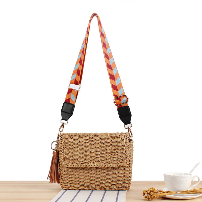 Shoulder bag made of hand-knotted natural material with decorative macramé elements Bowlift