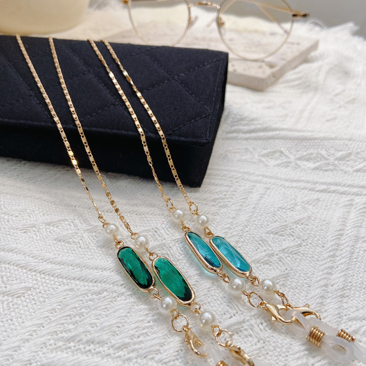 Elegant Necklace with Unique Pendant Bowlift