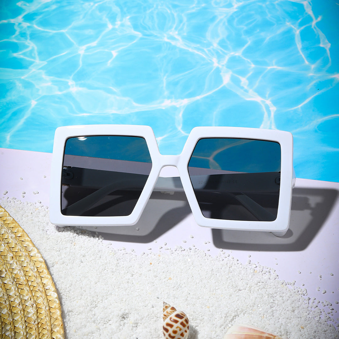 Ladies geometric sunglasses with modern, wide frame Bowlift