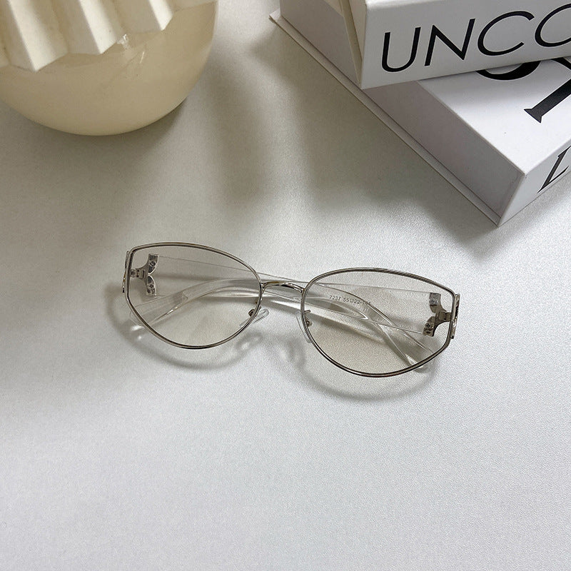 Fashionable Cat-Eye Sunglasses with Golden Frame Bowlift
