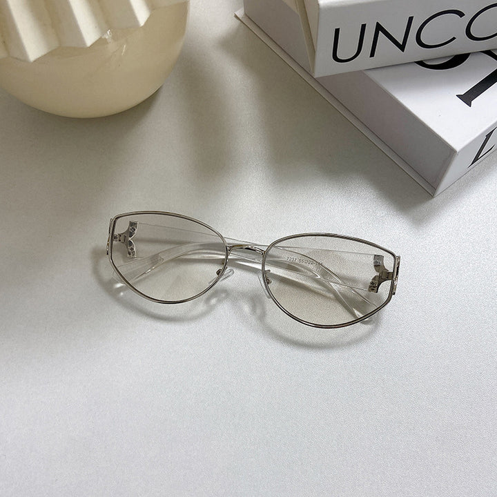 Fashionable Cat-Eye Sunglasses with Golden Frame Bowlift