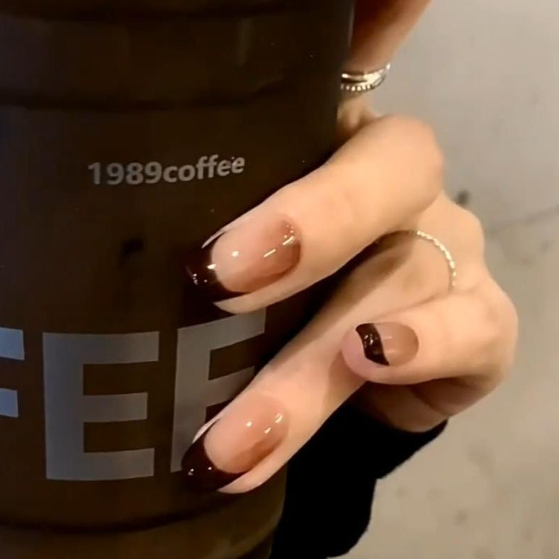 Artificial Nails in Modern French Look with Gloss Finish Bowlift