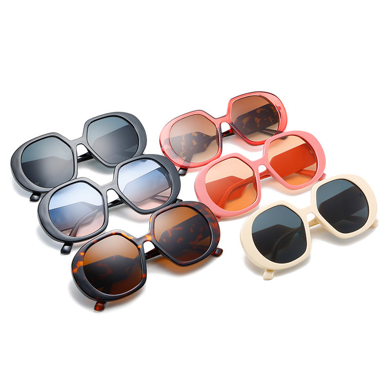 Women oversized sunglasses with distinctive frame and UV protection Bowlift