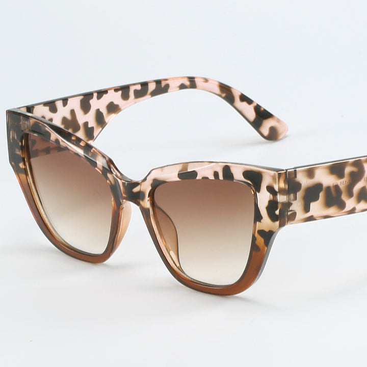Women's Cat Eye Sunglasses with extravagant Leopard Print Bowlift