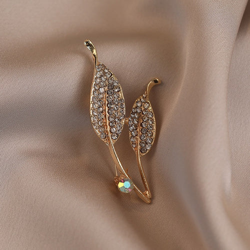 Elegant brooch with leaf shape and crystals Bowlift