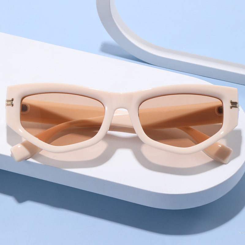 Women's trendy Cat-Eye sunglasses with painted frame and accentuated metal details Bowlift