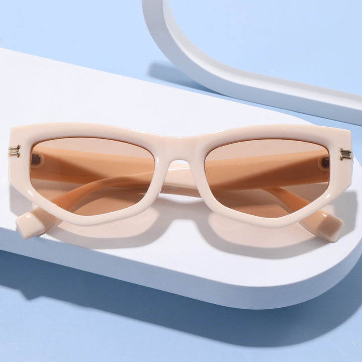 Women's trendy Cat-Eye sunglasses with painted frame and accentuated metal details Bowlift
