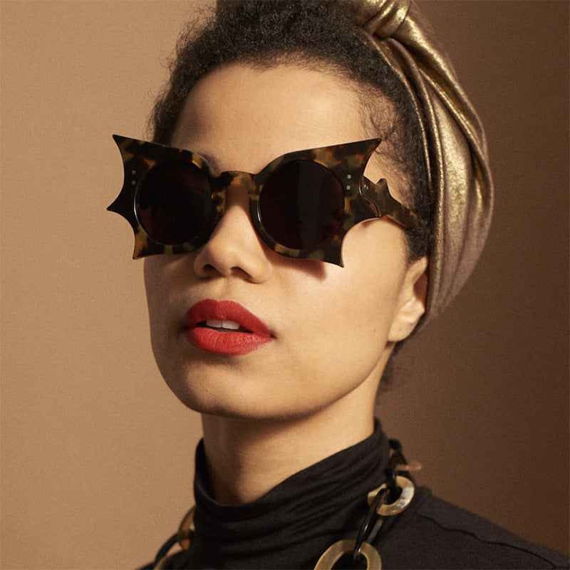Women extravagant Cat-Eye sunglasses with striking frame Bowlift